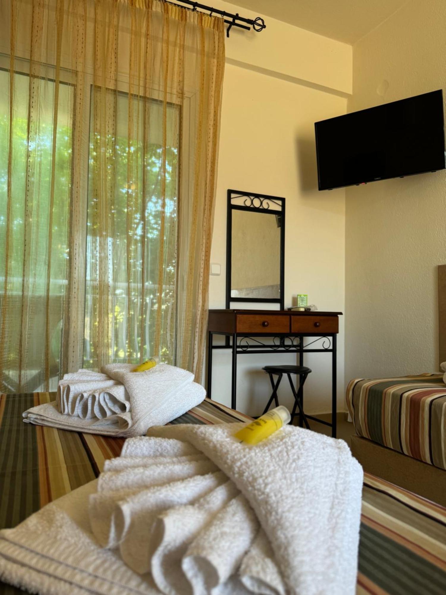 Dafnes Rooms Fourka Exterior foto