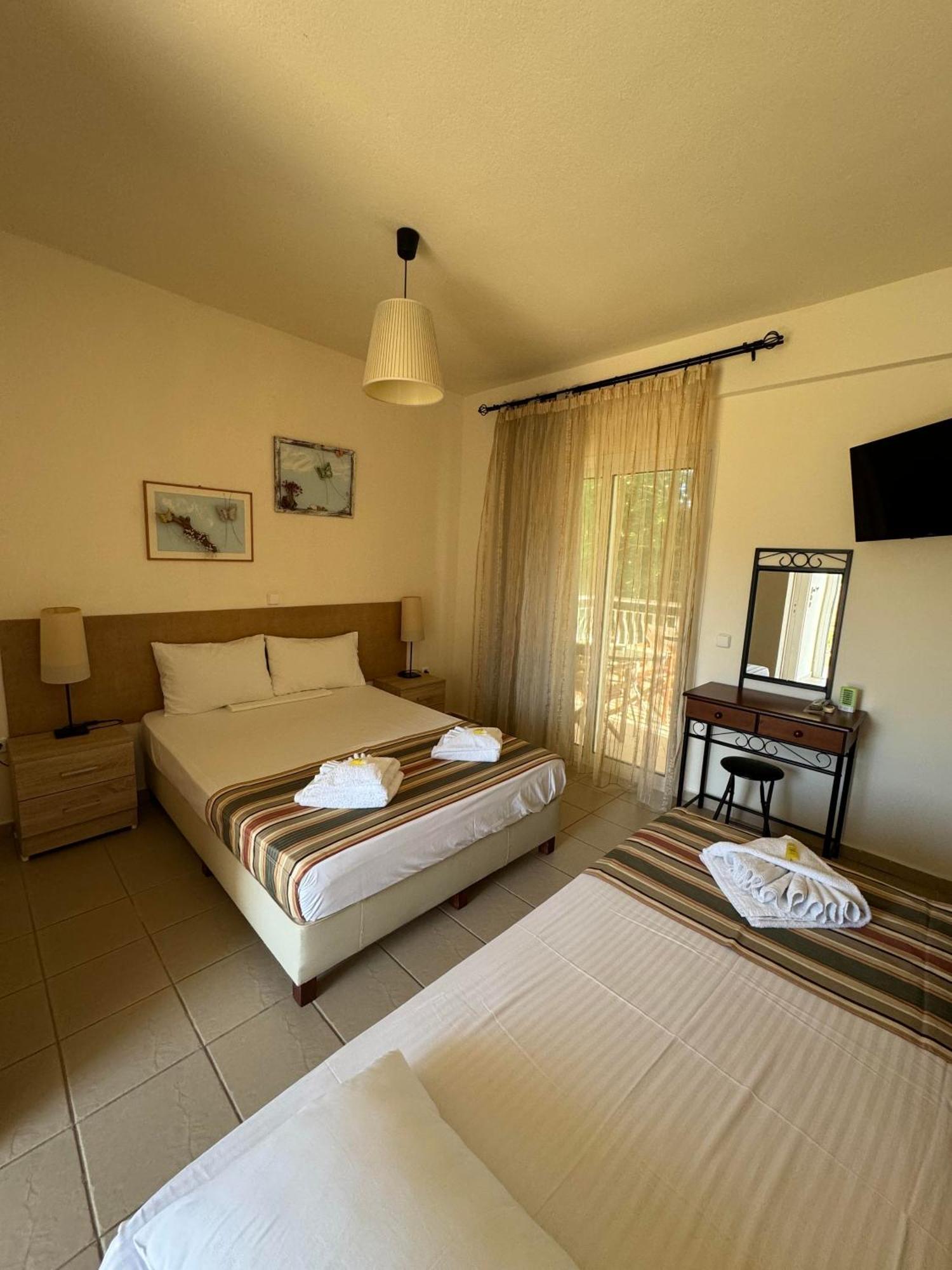 Dafnes Rooms Fourka Exterior foto