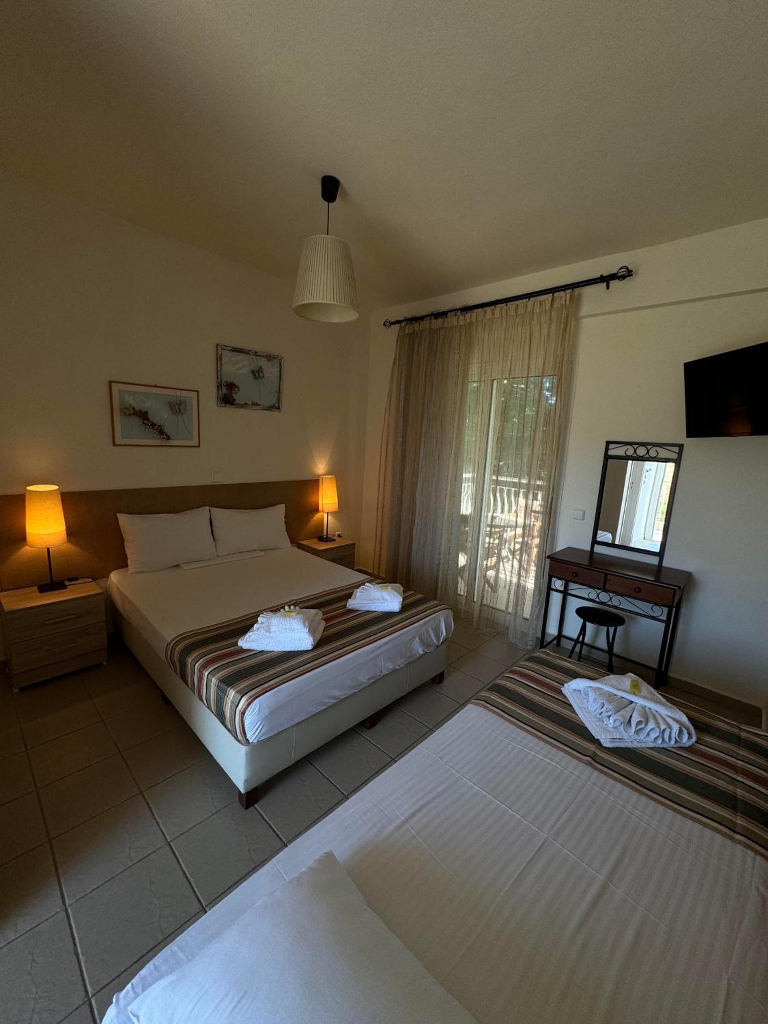 Dafnes Rooms Fourka Quarto foto