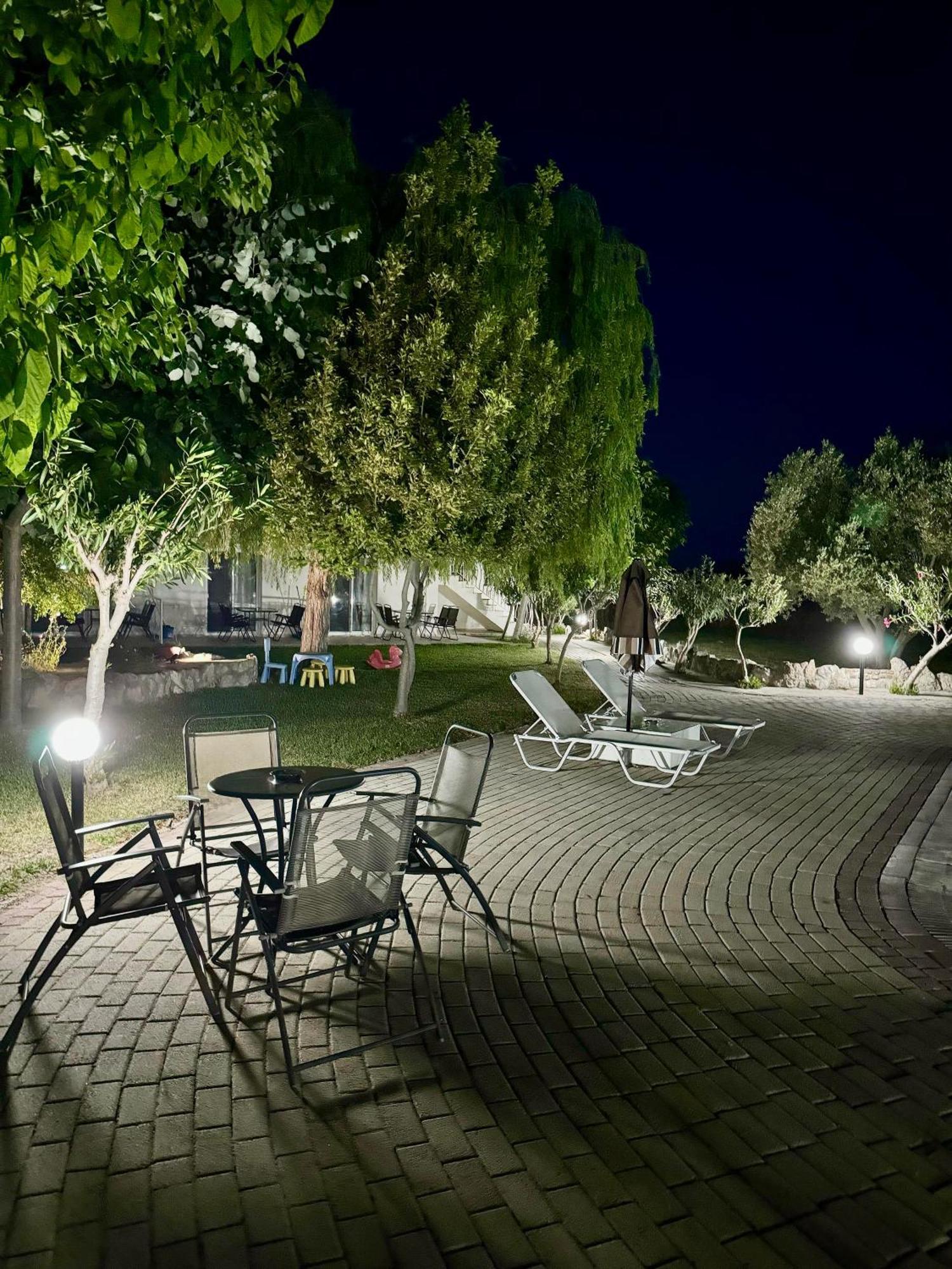 Dafnes Rooms Fourka Exterior foto