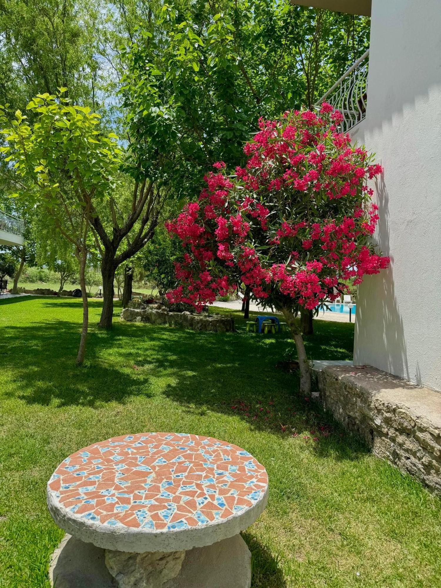 Dafnes Rooms Fourka Exterior foto